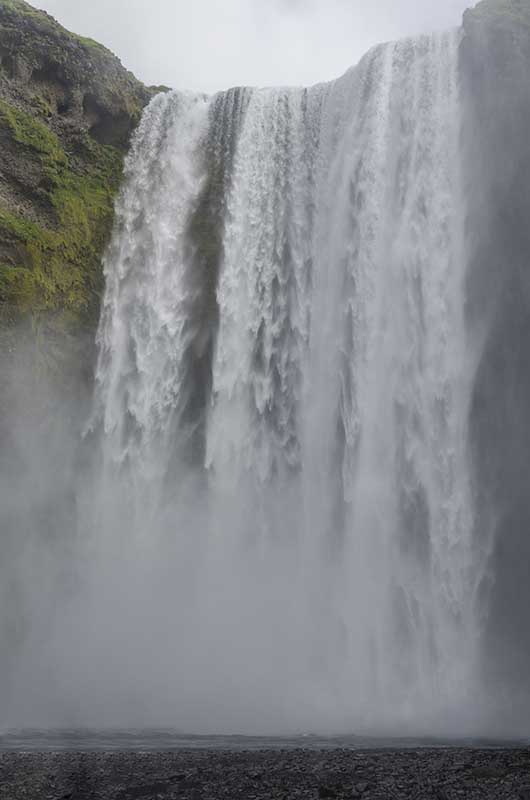 Islandia 096 - catarata de Skogafoss.jpg